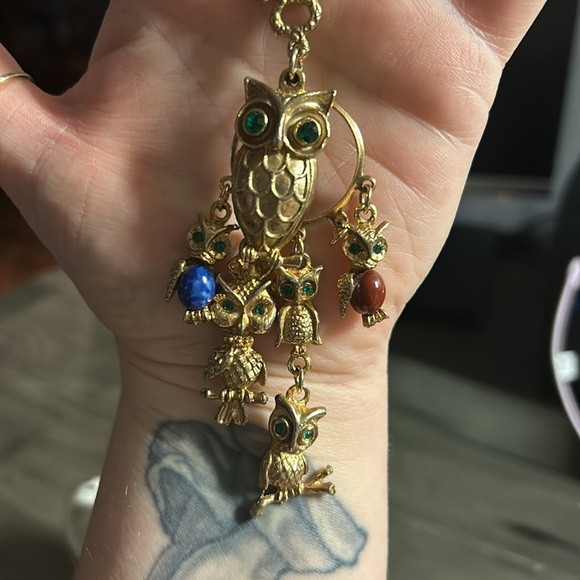 Mid Century Vintage Kramer Gold Tone Owl Necklace - Picture 6 of 6